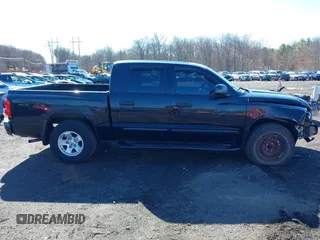 2005 Dodge Dakota SLT z VIN 1D7HW48N25S178373, wystawiony jako IAAI lot #41815561 z przebiegiem 148 112 mil mil oraz . Historia ofert i sprzedaży dostępna na DreamBid. Obrazek 13.