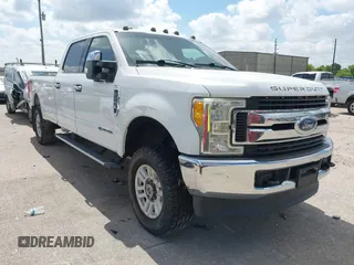 2017 Ford F-250 Lariat z VIN 1FT7W2BT2HED10715, wystawiony jako IAAI lot #42820538 z przebiegiem 231 009 mil mil oraz . Historia ofert i sprzedaży dostępna na DreamBid. Obrazek 1.