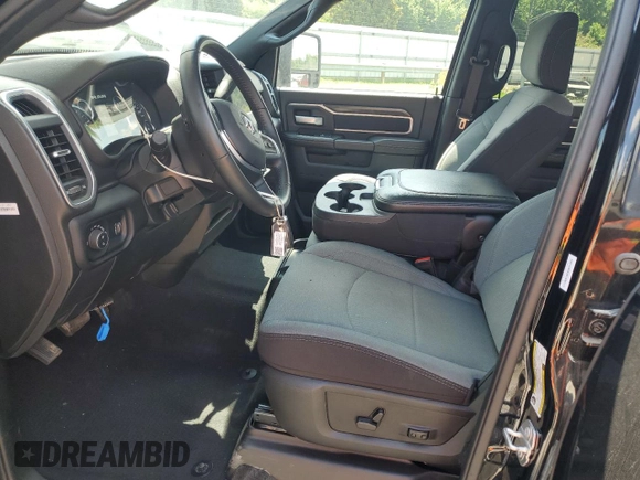 2024 Ram 2500 Big Horn с VIN 3C6UR5DL9RG303545, выставлен на аукционе Copart как лот 62143435 с пробегом 30 648 миль миль и Чистый • Clean title. История ставок и продаж доступна на DreamBid. Изображение 7.