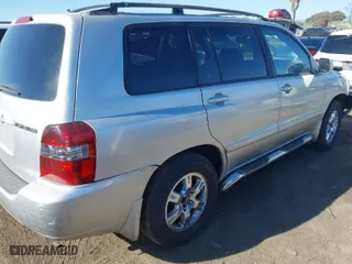 2006 Toyota Highlander w/3rd Row with VIN JTEDP21A660110877, listed as a IAAI auction lot 41330456 with 150,285 mi miles. Bid and sale history available at carsss.com. Image 4.