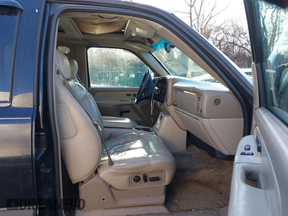 2002 Chevrolet Suburban Z71 with VIN 3GNFK16Z42G199561, listed as a IAAI auction lot 41442707 with 229,823 mi miles. Bid and sale history available at carsss.com. Image 5.