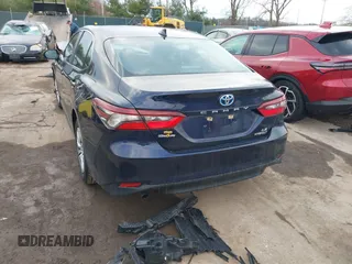 2021 Toyota Camry Hybrid LE with VIN 4T1C31AKXMU565585, listed as a IAAI auction lot 41057955 with 31,976 mi miles. Bid and sale history available at carsss.com. Image 3.