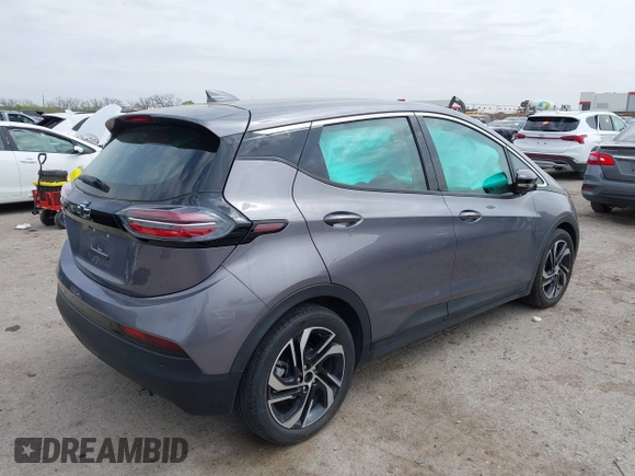 2023 Chevrolet Bolt EV 2LT z VIN 1G1FX6S0XP4170965, wystawiony jako IAAI lot #41946627 z przebiegiem 18 477 mil mil oraz . Historia ofert i sprzedaży dostępna na DreamBid. Obrazek 4.