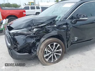 2024 Toyota Corolla Cross XLE z VIN 7MUEAABG8RV084586, wystawiony jako IAAI lot #42211214 z przebiegiem 16 316 mil mil oraz . Historia ofert i sprzedaży dostępna na DreamBid. Obrazek 6.