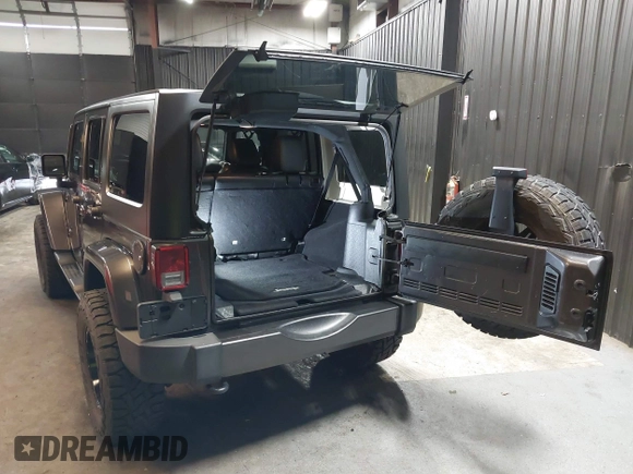 2017 Jeep Wrangler Unlimited Sahara z VIN 1C4BJWEG5HL746971, wystawiony jako IAAI lot #41959241 z przebiegiem 47 458 mil mil oraz . Historia ofert i sprzedaży dostępna na DreamBid. Obrazek 3.