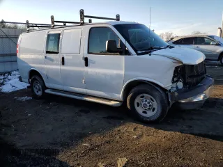 2017 GMC Savana Cargo Van with VIN 1GTW7AFF4H1913275, listed as a Copart auction lot 88629025 with 0 mi miles and Salvage Title. Bid and sale history available at carsss.com. Image 4.