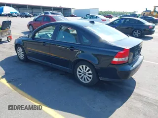 2005 Volvo S40 with VIN YV1MS382X52120252, listed as a IAAI auction lot 42036354 with 148,281 mi miles. Bid and sale history available at carsss.com. Image 3.
