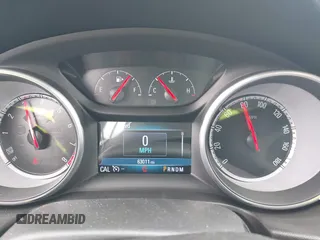 2018 Buick Regal Essence с VIN W04GP6SX2J1117351, выставлен на аукционе IAAI как лот 42437446 с пробегом 63 011 миль миль и . История ставок и продаж доступна на DreamBid. Изображение 7.