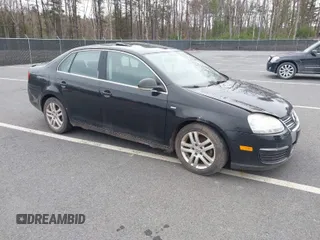 2007 Volkswagen Jetta Wolfsburg Edition с VIN 3VWEF71K27M154680, выставлен на аукционе IAAI как лот 42028121 с пробегом 162 697 миль миль и . История ставок и продаж доступна на DreamBid. Изображение 1.