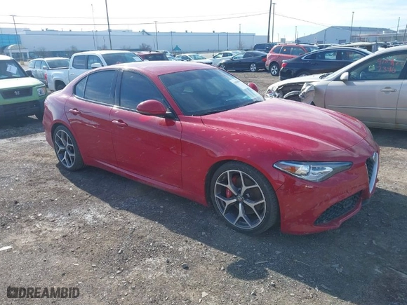 2019 Alfa Romeo Giulia with VIN ZARFAMAN7K7599097, listed as a IAAI auction lot 41836010 with 32,011 mi miles. Bid and sale history available at carsss.com. Image 1.