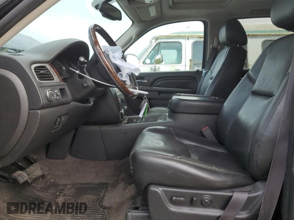 2014 GMC Yukon XL Denali with VIN 1GKS2MEFXER105451, listed as a Copart auction lot 87969055 with 195,639 mi miles and Salvage Title. Bid and sale history available at carsss.com. Image 7.