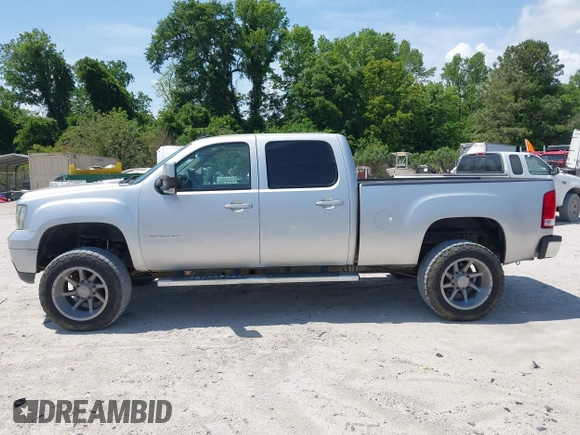 2013 GMC Sierra 2500HD SLT z VIN 1GT121E86DF195303, wystawiony jako IAAI lot #42181435 z przebiegiem 229 818 mil mil oraz . Historia ofert i sprzedaży dostępna na DreamBid. Obrazek 14.