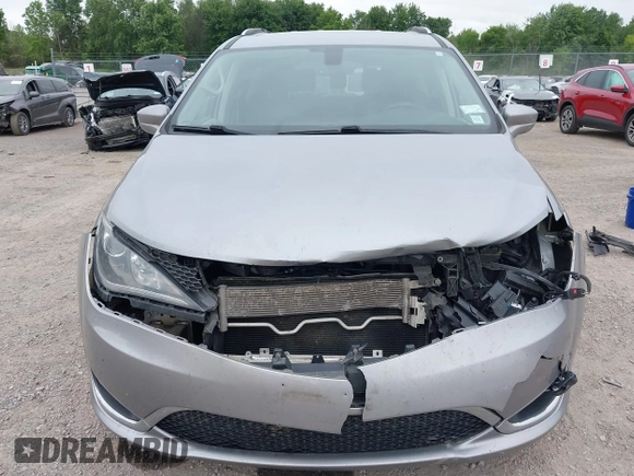 2020 Chrysler Pacifica Touring L with VIN 2C4RC1BG2LR127986, listed as a IAAI auction lot 42419518 with 107,618 mi miles and . Bid and sale history available at DreamBid. Image 12.