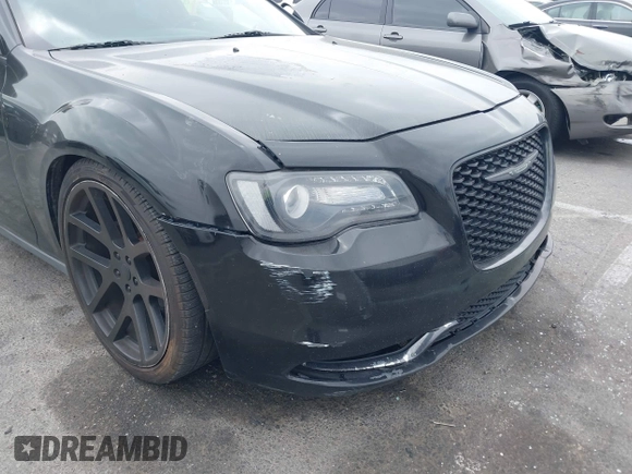 2015 Chrysler 300 S z VIN 2C3CCABG5FH766299, wystawiony jako IAAI lot #42252742 z przebiegiem 146 255 mil mil oraz . Historia ofert i sprzedaży dostępna na DreamBid. Obrazek 18.