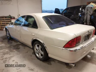 2002 Lincoln LS w/Base Pkg z VIN 1LNHM87AX2Y620293, wystawiony jako IAAI lot #41461349 z przebiegiem 129 295 mil mil oraz . Historia ofert i sprzedaży dostępna na DreamBid. Obrazek 3.