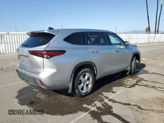 2022 Toyota Highlander LE with VIN 5TDBZRBH2NS183959, listed as a Copart auction lot 49261773 with 38,555 mi miles and . Bid and sale history available at DreamBid. Image 3.