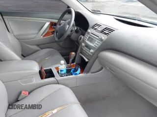 2009 Toyota Camry LE z VIN 4T1BK46K59U588966, wystawiony jako IAAI lot #42343044 z przebiegiem 157 284 mil mil oraz . Historia ofert i sprzedaży dostępna na DreamBid. Obrazek 5.