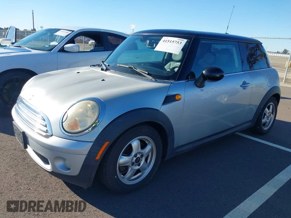 2008 MINI Hardtop with VIN WMWMF33548TU68524, listed as a IAAI auction lot 41515753 with 92,342 mi miles and . Bid and sale history available at DreamBid. Image 2.