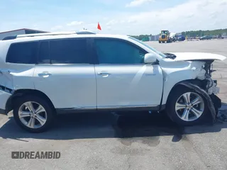 2013 Toyota Highlander Limited z VIN 5TDYK3EH9DS119939, wystawiony jako IAAI lot #42168374 z przebiegiem 98 918 mil mil oraz . Historia ofert i sprzedaży dostępna na DreamBid. Obrazek 13.