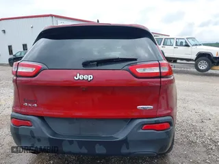 2016 Jeep Cherokee Altitude with VIN 1C4PJMCB5GW321829, listed as a IAAI auction lot 42478298 with 64,029 mi miles and . Bid and sale history available at DreamBid. Image 17.