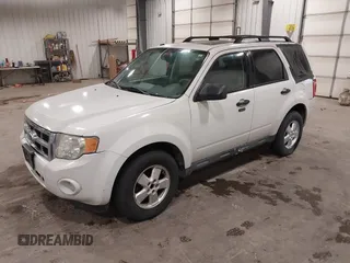 2010 Ford Escape XLT z VIN 1FMCU9DG9AKD19976, wystawiony jako IAAI lot #42288777 z przebiegiem 155 995 mil mil oraz . Historia ofert i sprzedaży dostępna na DreamBid. Obrazek 2.