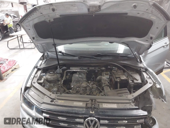 2018 Volkswagen Tiguan SEL with VIN 3VV3B7AX8JM088727, listed as a IAAI auction lot 42639339 with Not provided miles and . Bid and sale history available at DreamBid. Image 10.