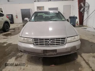 1998 Cadillac Seville STS z VIN 1G6KY5490WU916771, wystawiony jako Copart lot #58699555 z przebiegiem 129 944 mil mil oraz Nie do naprawy. Historia ofert i sprzedaży dostępna na DreamBid. Obrazek 5.
