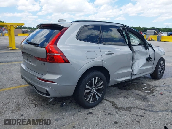 2024 Volvo XC60 Core Dark Theme z VIN YV4L12RK1R1908391, wystawiony jako IAAI lot #41212899 z przebiegiem 9083 mil mil oraz . Historia ofert i sprzedaży dostępna na DreamBid. Obrazek 4.