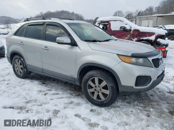 2013 Kia Sorento LX with VIN 5XYKTDA26DG338980, listed as a IAAI auction lot 41270994 with 170,714 mi miles. Bid and sale history available at carsss.com. Image 1.