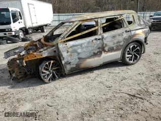 2024 Mitsubishi Outlander SE with VIN JA4J4VA81RZ019685, listed as a Copart auction lot 44579585 with 0 mi miles and Salvage Title. Bid and sale history available at carsss.com. Image 1.