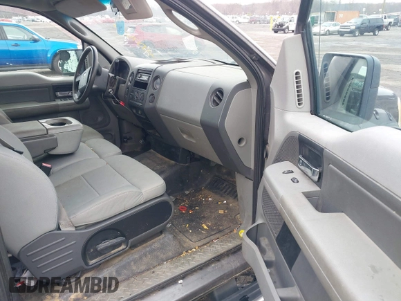2007 Ford F-150 STX with VIN 1FTRX14W17FA67396, listed as a IAAI auction lot 41007693 with 273,113 mi miles. Bid and sale history available at carsss.com. Image 5.