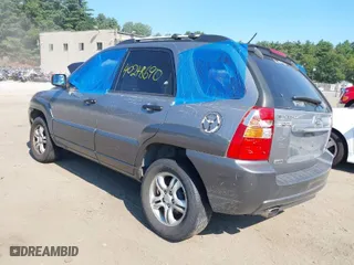 2008 Kia Sportage LX with VIN KNDJE723887542245, listed as a IAAI auction lot 40248690 with 122,558 mi miles. Bid and sale history available at carsss.com. Image 3.