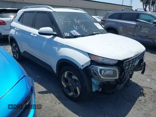 2024 Hyundai Venue SEL z VIN KMHRC8A31RU316594, wystawiony jako IAAI lot #42153555 z przebiegiem 9 573 mil mil oraz . Historia ofert i sprzedaży dostępna na DreamBid. Obrazek 1.