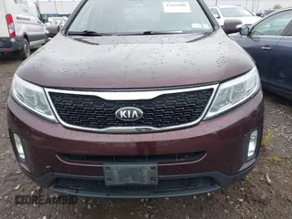 2015 Kia Sorento LX with VIN 5XYKTCA63FG585728, listed as a IAAI auction lot 42424806 with 191,894 mi miles and . Bid and sale history available at DreamBid. Image 13.