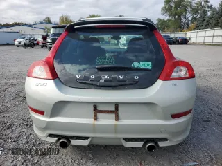 2011 Volvo C30 z VIN YV1672MK5B2193874, wystawiony jako Copart lot #74804384 z przebiegiem 204 997 mil mil oraz Szkody całkowita. Historia ofert i sprzedaży dostępna na DreamBid. Obrazek 6.