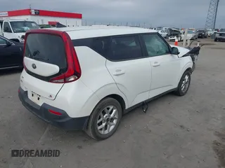 2020 Kia Soul S with VIN KNDJ23AU6L7735062, listed as a IAAI auction lot 40729662 with 100,546 mi miles and . Bid and sale history available at DreamBid. Image 4.