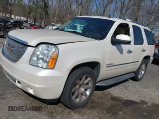 2013 GMC Yukon Denali with VIN 1GKS1EEF6DR158591, listed as a IAAI auction lot 41846763 with 182,720 mi miles. Bid and sale history available at carsss.com. Image 2.