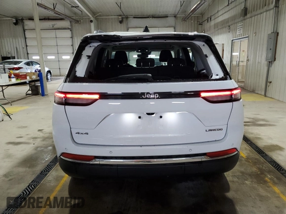 2023 Jeep Grand Cherokee Laredo z VIN 1C4RJHAG5PC530553, wystawiony jako Copart lot #53996845 z przebiegiem 38 456 mil mil oraz Szkoda całkowita • Salvage title. Historia ofert i sprzedaży dostępna na DreamBid. Obrazek 6.