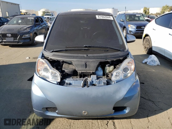 2011 Smart fortwo Pure z VIN WMEEJ3BA1BK431045, wystawiony jako Copart lot #87462044 z przebiegiem 22 128 mil mil oraz Szkoda całkowita • Salvage title. Historia ofert i sprzedaży dostępna na DreamBid. Obrazek 5.