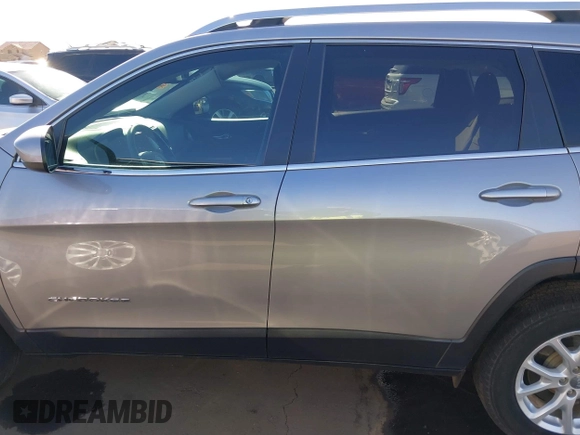 2018 Jeep Cherokee Latitude Tech Connect with VIN 1C4PJMCB7JD501896, listed as a IAAI auction lot 41872851 with 99,165 mi miles. Bid and sale history available at carsss.com. Image 15.