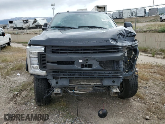 2017 Ford F-350 Platinum z VIN 1FT8W3BT9HEE10126, wystawiony jako Copart lot #57335445 z przebiegiem 131 408 mil mil oraz Szkoda całkowita • Salvage title. Historia ofert i sprzedaży dostępna na DreamBid. Obrazek 5.
