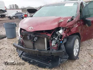 2014 Toyota Sienna XLE z VIN 5TDYK3DC9ES425398, wystawiony jako IAAI lot #41551678 z przebiegiem 224 667 mil mil oraz . Historia ofert i sprzedaży dostępna na DreamBid. Obrazek 6.
