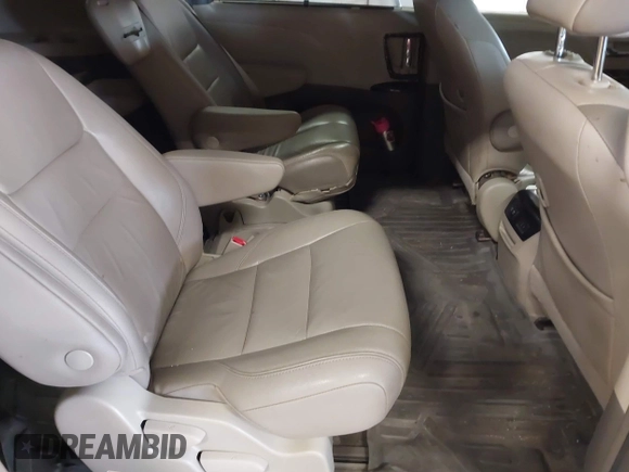 2018 Toyota Sienna XLE Auto Access Seat with VIN 5TDYZ3DC7JS916106, listed as a IAAI auction lot 42054782 with 274,474 mi miles. Bid and sale history available at carsss.com. Image 8.