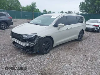 2021 Chrysler Pacifica Touring L z VIN 2C4RC1BG8MR590961, wystawiony jako IAAI lot #42158273 z przebiegiem 96 277 mil mil oraz . Historia ofert i sprzedaży dostępna na DreamBid. Obrazek 2.