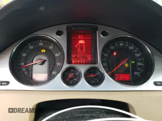 2008 Volkswagen Passat VR6 z VIN WVWDU73C18E042907, wystawiony jako Copart lot #88163055 z przebiegiem 166 202 mil mil oraz Tytuł czysty. Historia ofert i sprzedaży dostępna na DreamBid. Obrazek 9.