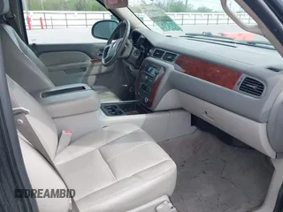 2011 Chevrolet Suburban LT with VIN 1GNSCJE03BR255374, listed as a IAAI auction lot 41909327 with 279,698 mi miles. Bid and sale history available at carsss.com. Image 5.