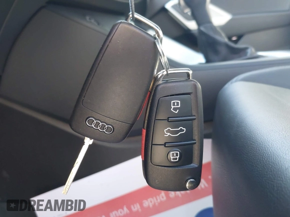 2022 Audi Q3 S line Premium Plus z VIN WA1EECF34N1048557, wystawiony jako IAAI lot #41758015 z przebiegiem 38 234 mil mil oraz . Historia ofert i sprzedaży dostępna na DreamBid. Obrazek 11.