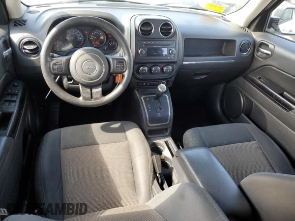 2014 Jeep Patriot Sport z VIN 1C4NJPBA1ED801196, wystawiony jako Copart lot #56635775 z przebiegiem 163 957 mil mil oraz Czysty tytuł • Clean title. Historia ofert i sprzedaży dostępna na DreamBid. Obrazek 8.