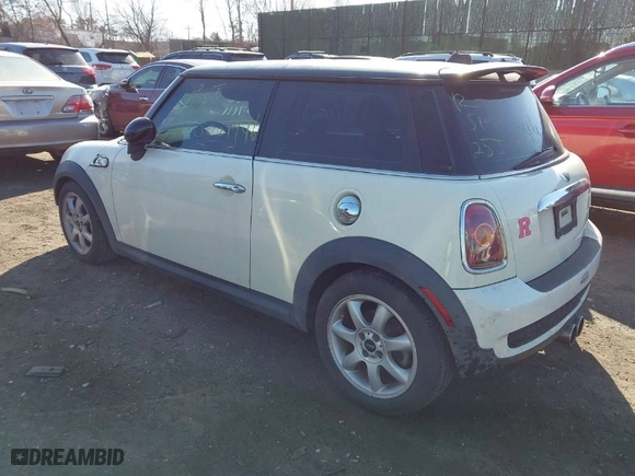2008 MINI Cooper Hardtop S with VIN WMWMF73578TV35477, listed as a IAAI auction lot 41657111 with 999,999 mi miles. Bid and sale history available at carsss.com. Image 3.