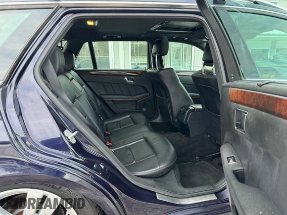 2011 Mercedes-Benz E 350 Luxury with VIN WDDHH8HB8BA506209, listed as a Copart auction lot 42226005 with 205,828 mi miles and Clean Title. Bid and sale history available at DreamBid. Image 6.